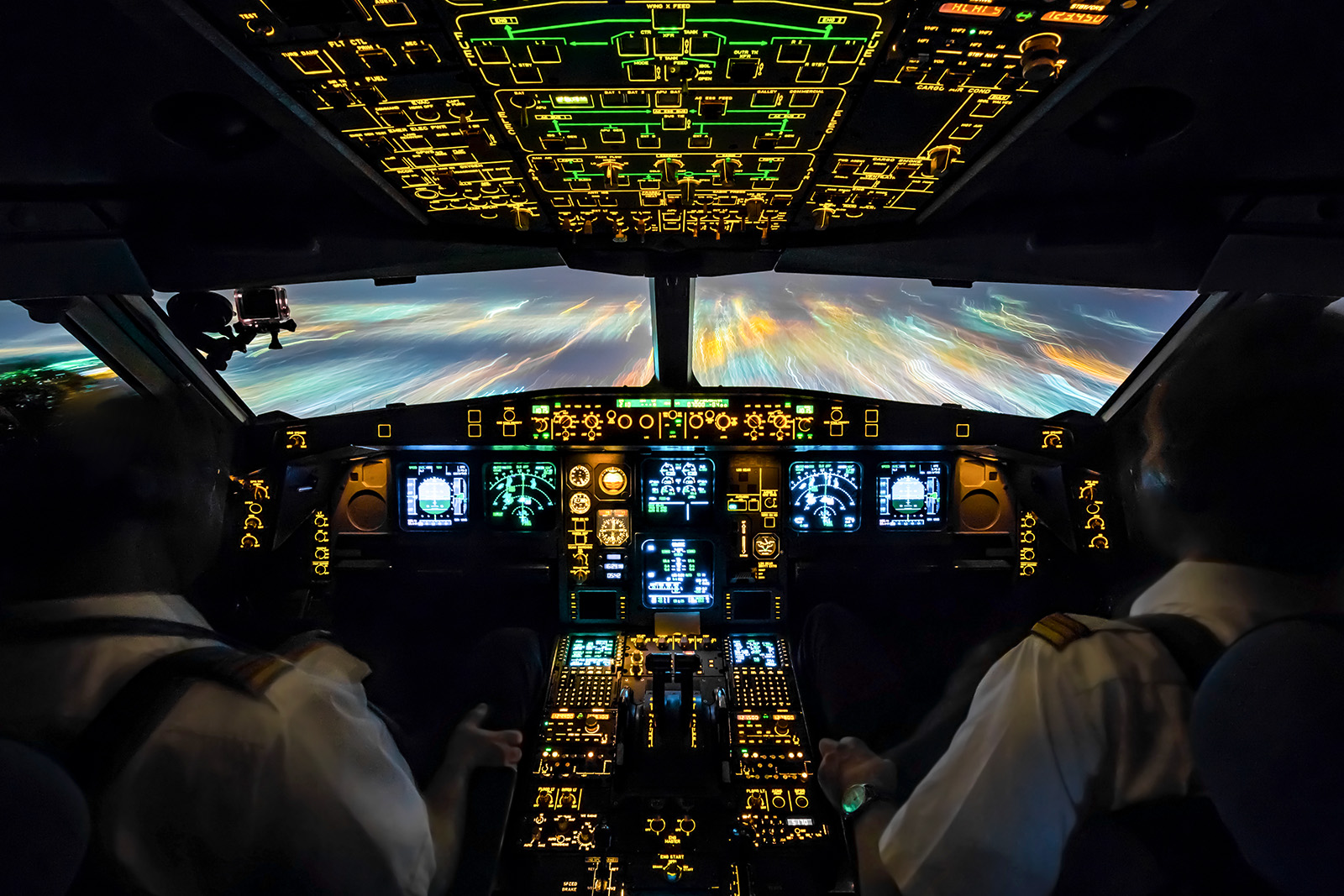 portfolio-cockpit-nightshot-ab-330.jpg